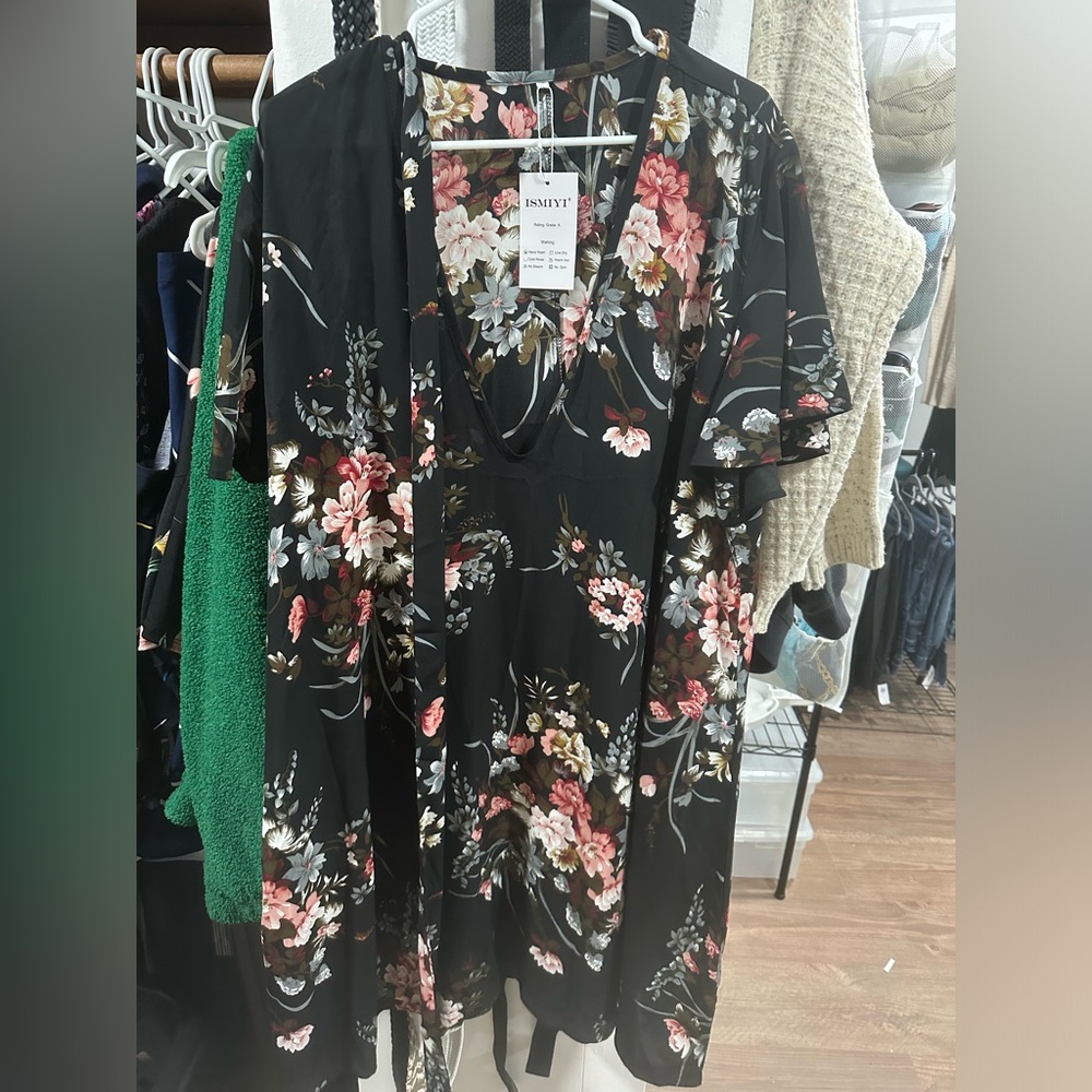 ISMIYI brand flowy dress NWT 4X